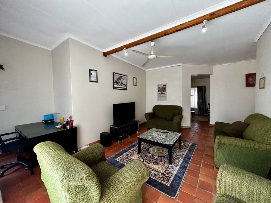 5 Bedroom Property for Sale in Mnandi Gauteng