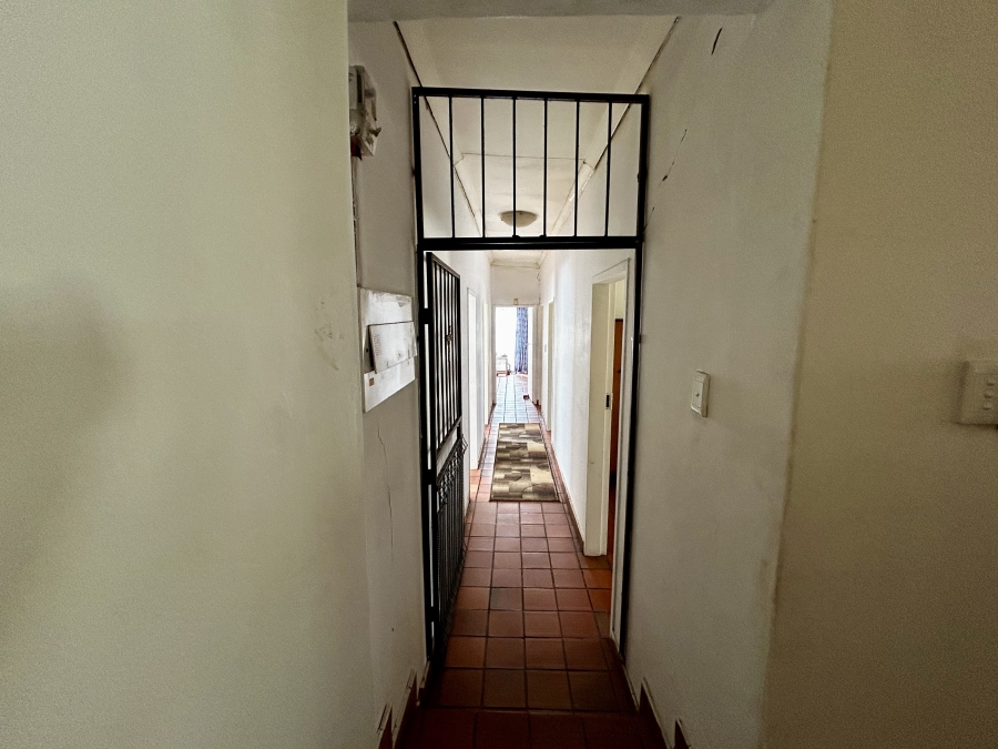 5 Bedroom Property for Sale in Mnandi Gauteng