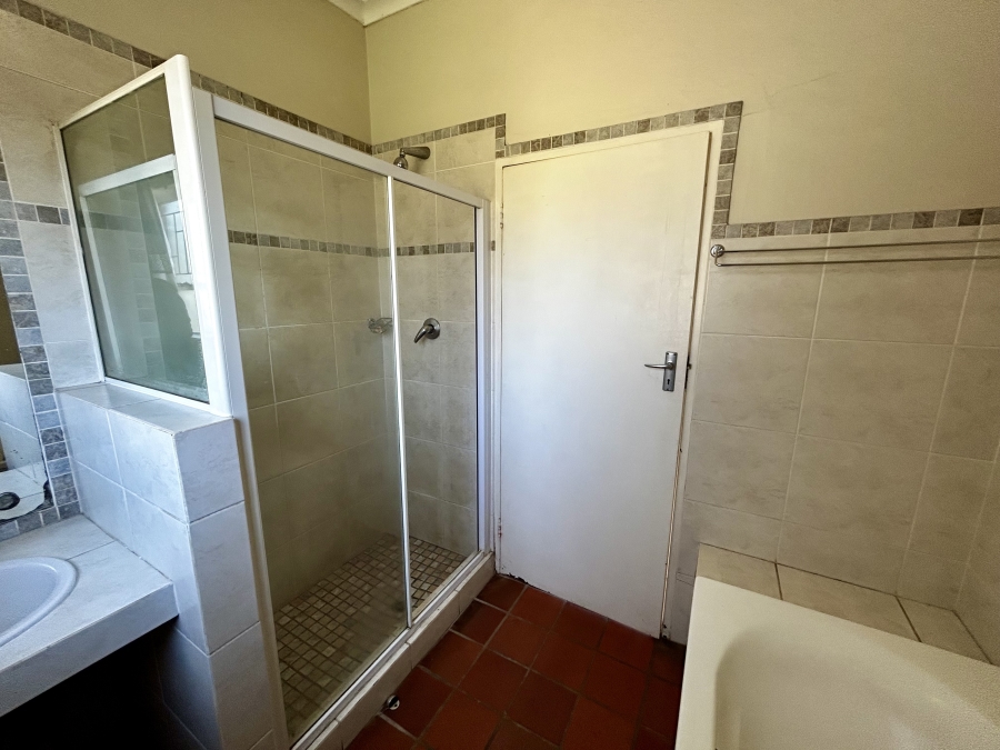 5 Bedroom Property for Sale in Mnandi Gauteng