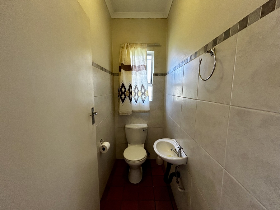 5 Bedroom Property for Sale in Mnandi Gauteng