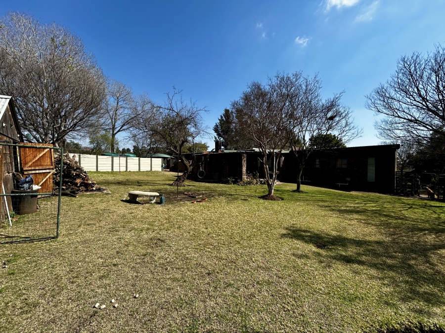 5 Bedroom Property for Sale in Mnandi Gauteng