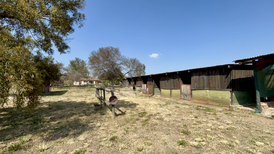 5 Bedroom Property for Sale in Mnandi Gauteng