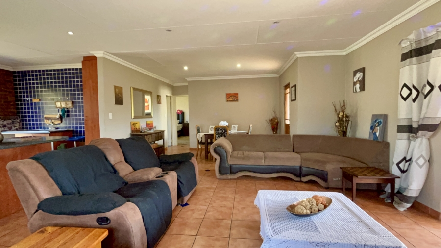 5 Bedroom Property for Sale in Mnandi Gauteng