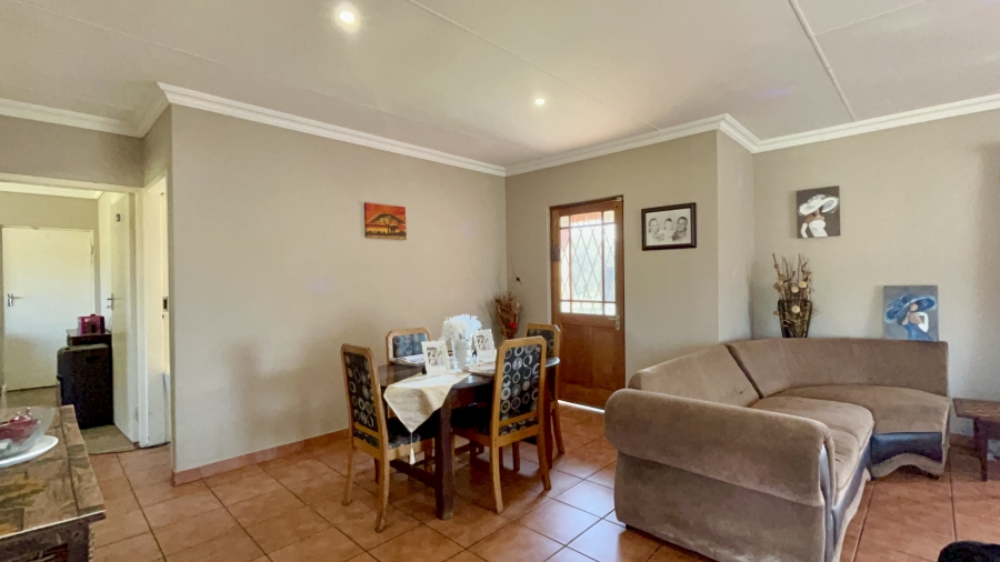 5 Bedroom Property for Sale in Mnandi Gauteng
