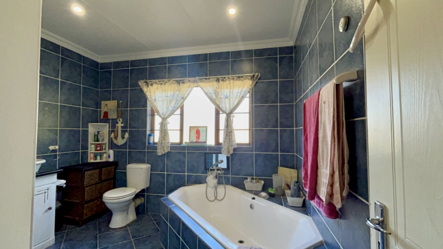 5 Bedroom Property for Sale in Mnandi Gauteng