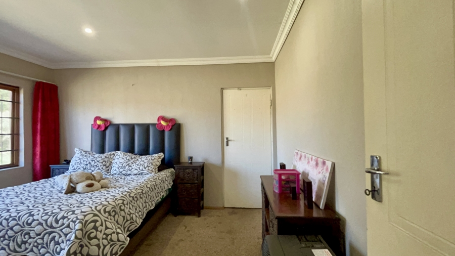 5 Bedroom Property for Sale in Mnandi Gauteng