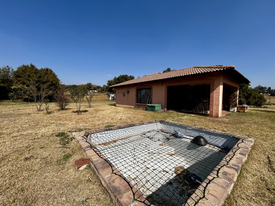 5 Bedroom Property for Sale in Mnandi Gauteng