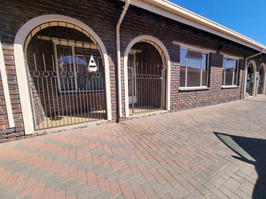 2 Bedroom Property for Sale in Three Rivers Gauteng