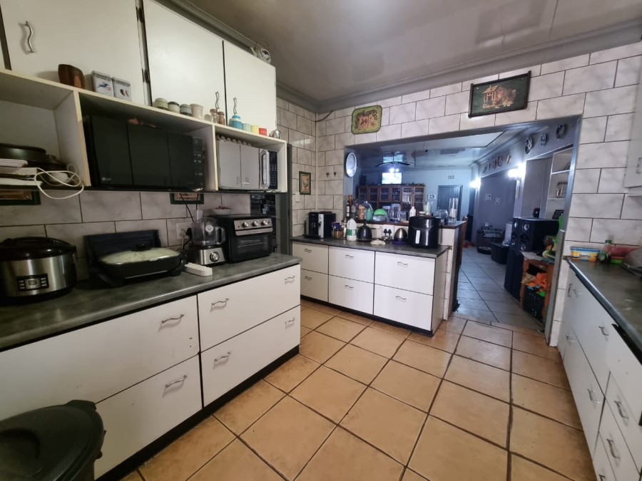 8 Bedroom Property for Sale in Kookrus Gauteng