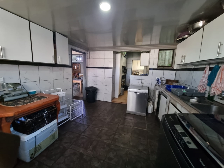 8 Bedroom Property for Sale in Kookrus Gauteng