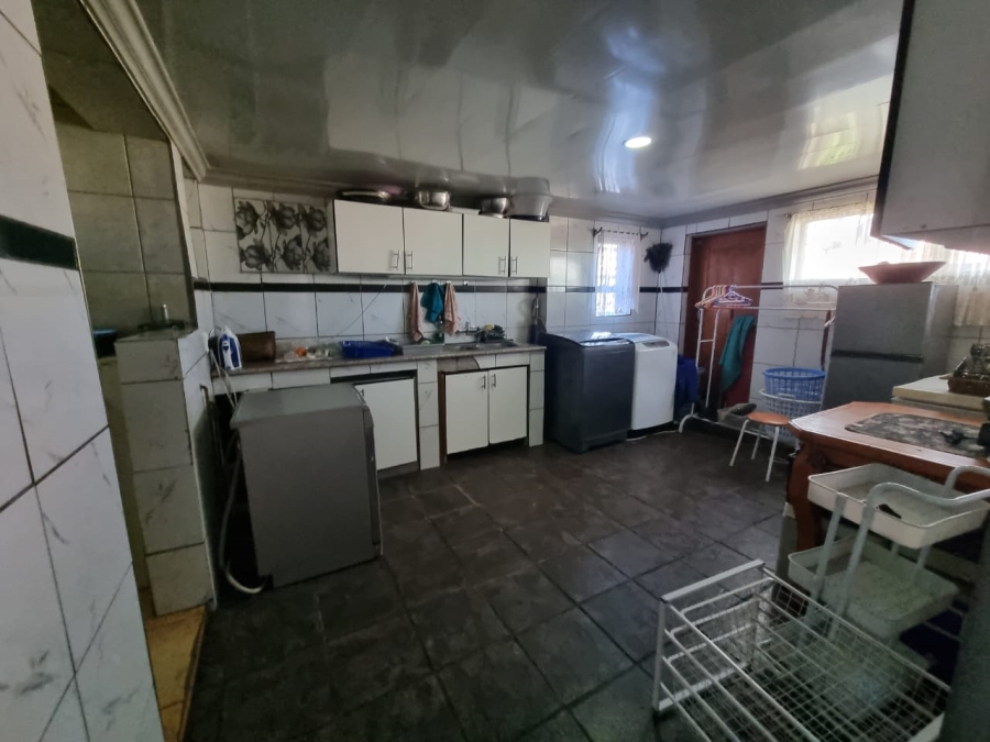 8 Bedroom Property for Sale in Kookrus Gauteng