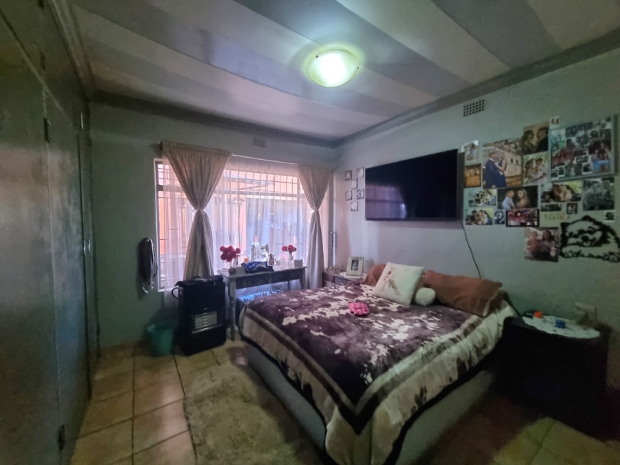 8 Bedroom Property for Sale in Kookrus Gauteng