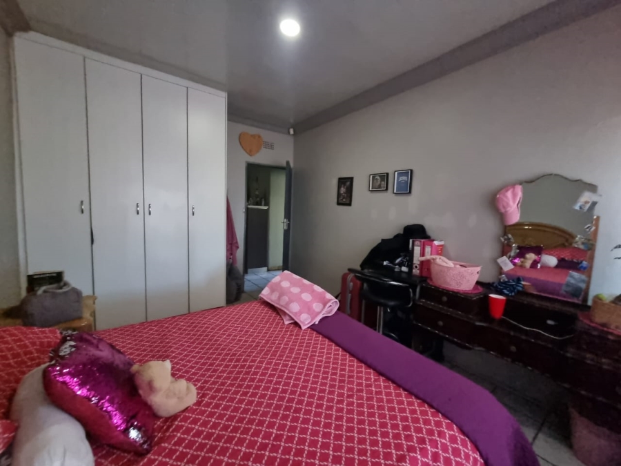 8 Bedroom Property for Sale in Kookrus Gauteng