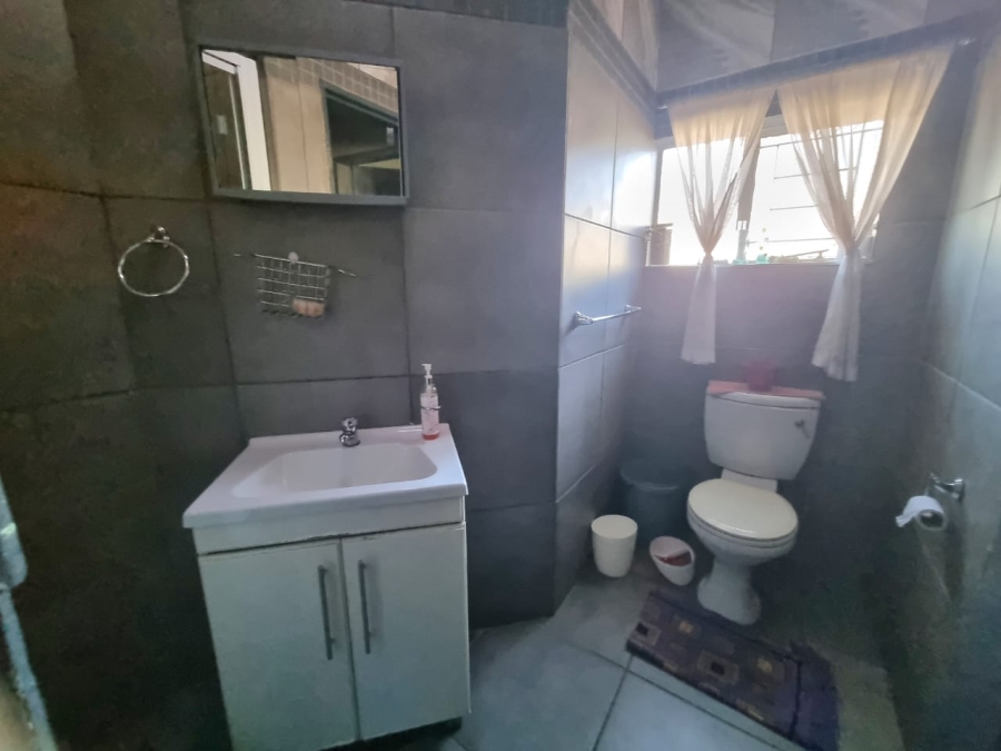 8 Bedroom Property for Sale in Kookrus Gauteng