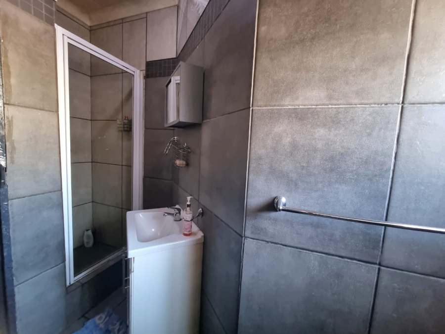 8 Bedroom Property for Sale in Kookrus Gauteng