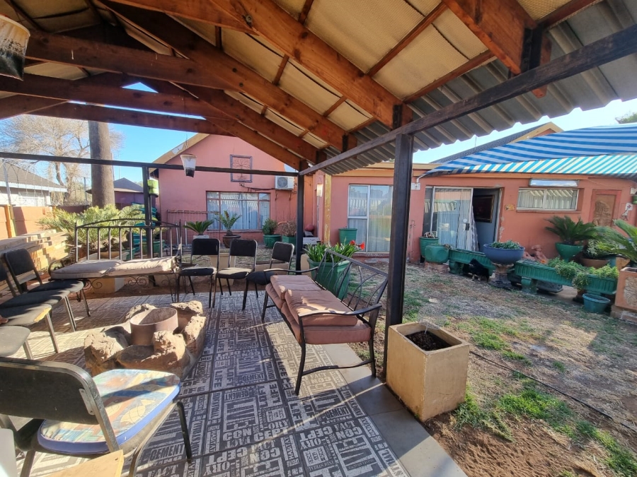 8 Bedroom Property for Sale in Kookrus Gauteng