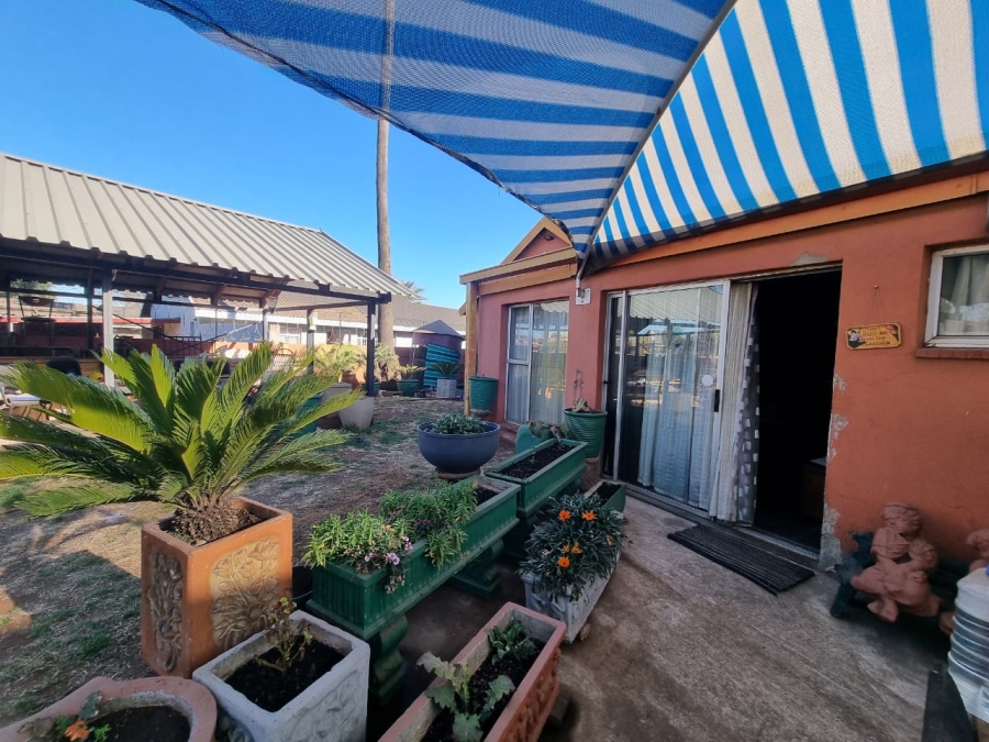 8 Bedroom Property for Sale in Kookrus Gauteng