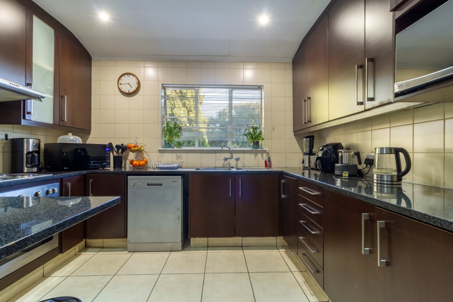 4 Bedroom Property for Sale in Gallo Manor Gauteng