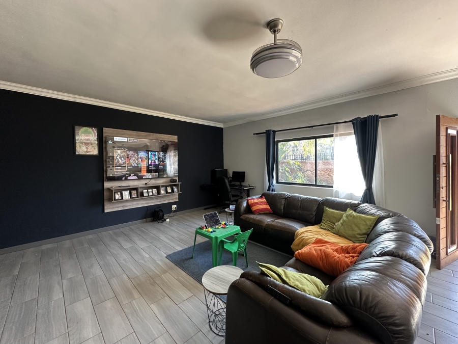 3 Bedroom Property for Sale in Waverley Gauteng
