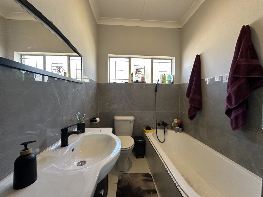 3 Bedroom Property for Sale in Waverley Gauteng