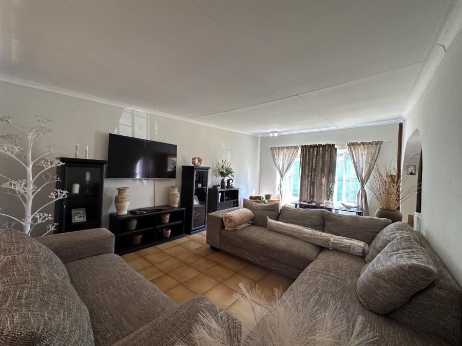 3 Bedroom Property for Sale in Waverley Gauteng