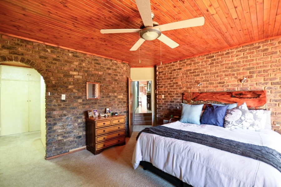 4 Bedroom Property for Sale in Ninapark Gauteng