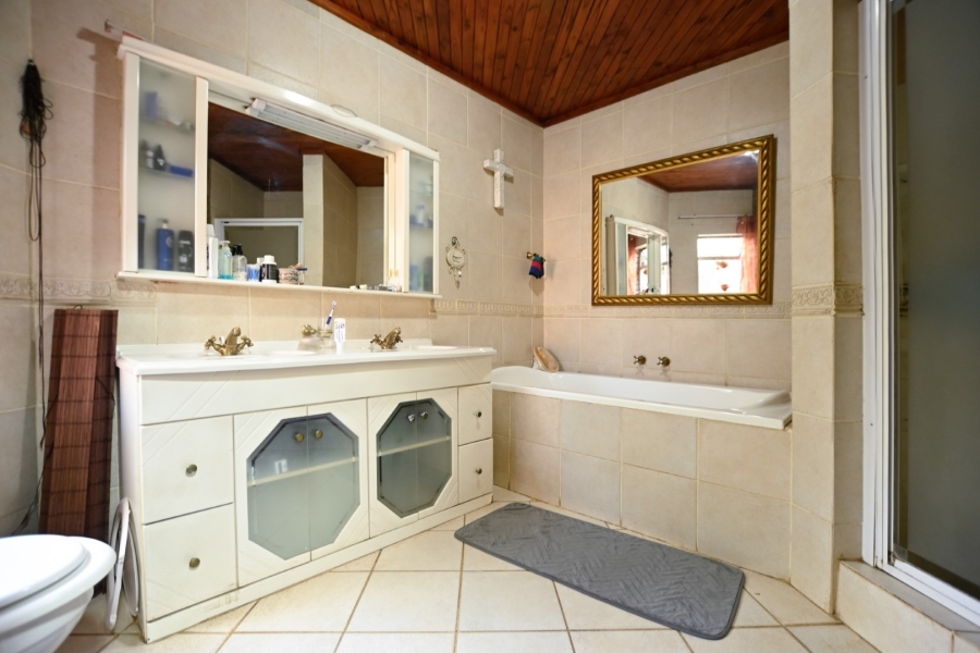 4 Bedroom Property for Sale in Ninapark Gauteng