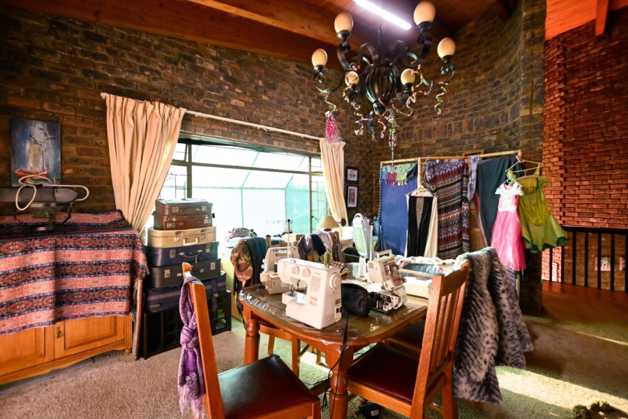 4 Bedroom Property for Sale in Ninapark Gauteng