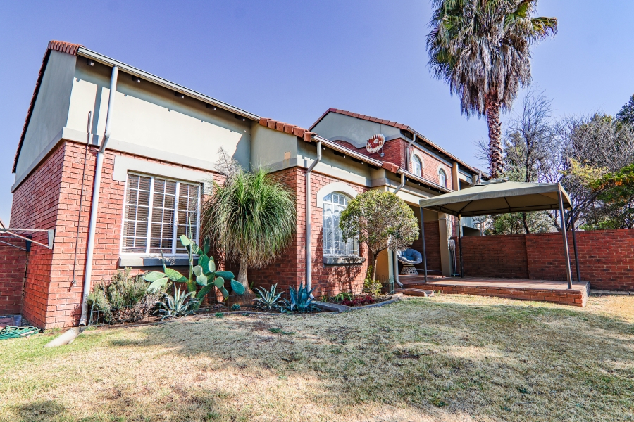 2 Bedroom Property for Sale in Eco Park Gauteng