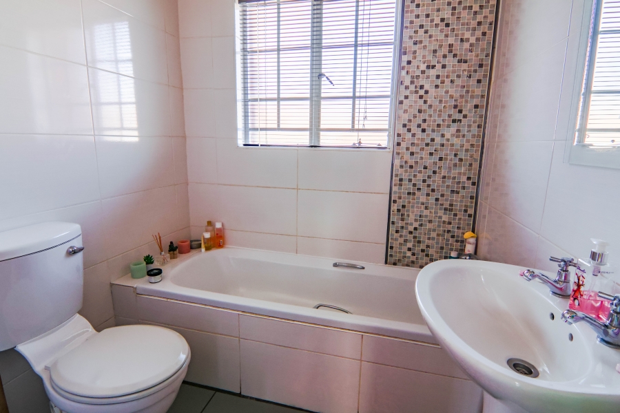 2 Bedroom Property for Sale in Eco Park Gauteng