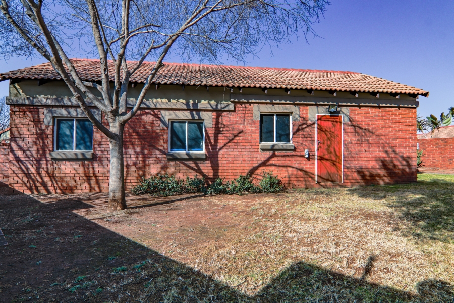2 Bedroom Property for Sale in Eco Park Gauteng
