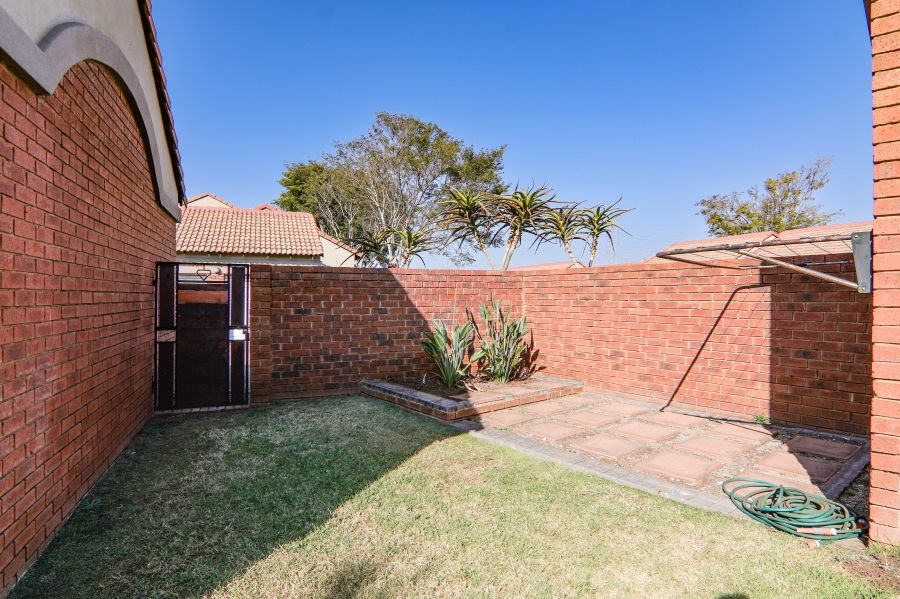 2 Bedroom Property for Sale in Eco Park Gauteng