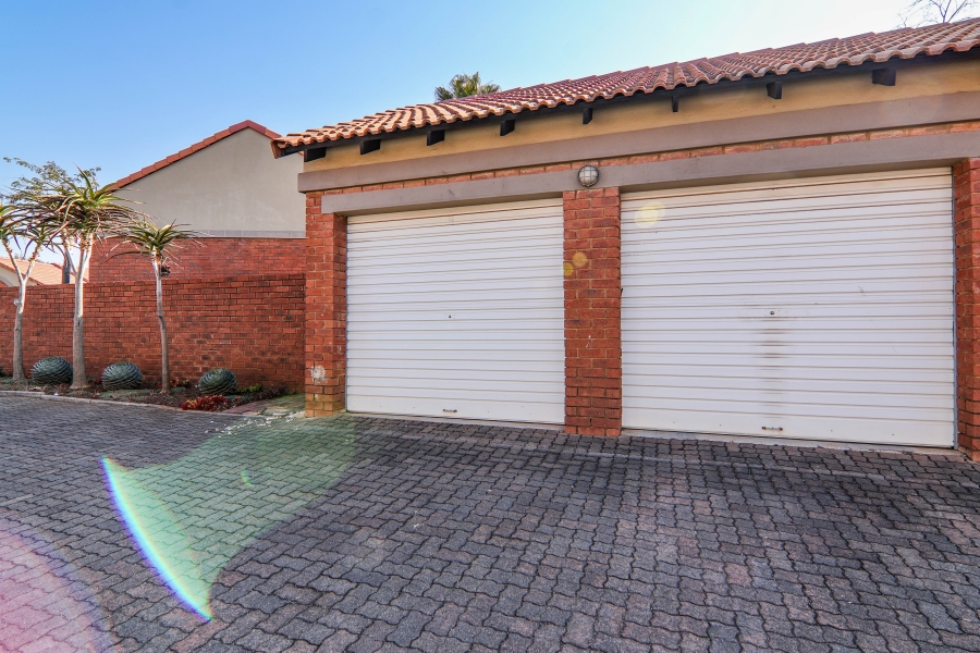 2 Bedroom Property for Sale in Eco Park Gauteng