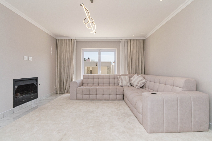 To Let 4 Bedroom Property for Rent in Bryanston Gauteng