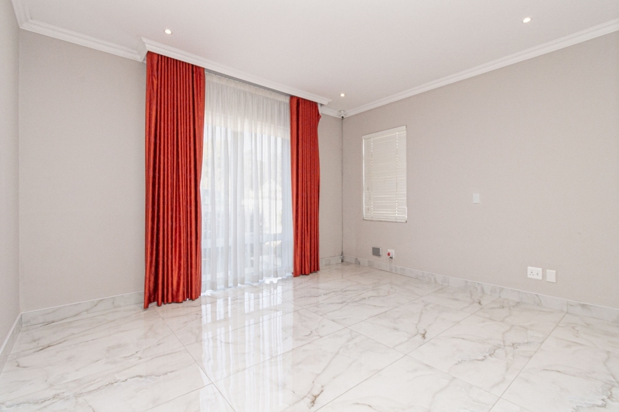 To Let 4 Bedroom Property for Rent in Bryanston Gauteng