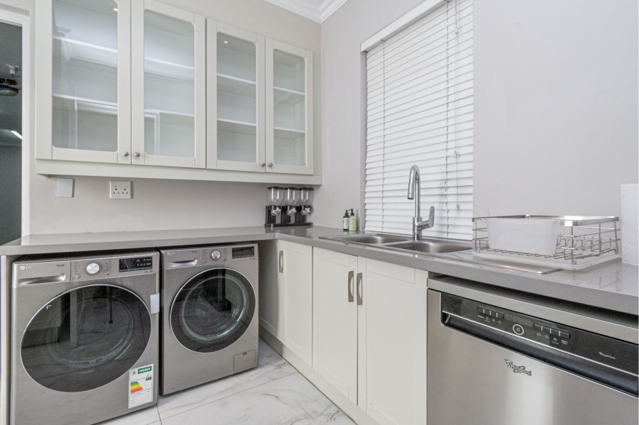 To Let 4 Bedroom Property for Rent in Bryanston Gauteng