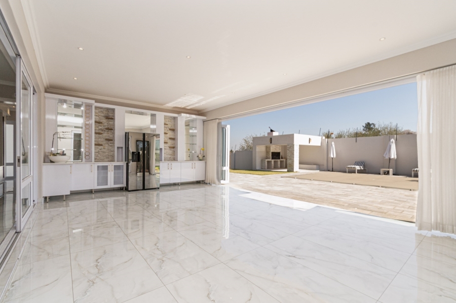 To Let 4 Bedroom Property for Rent in Bryanston Gauteng