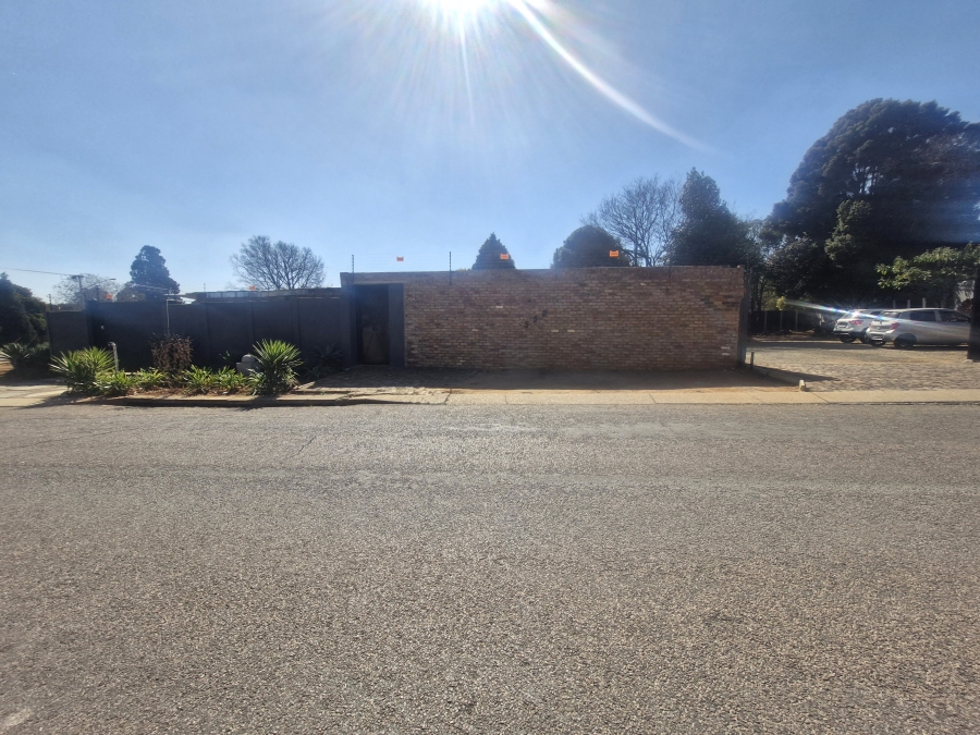 6 Bedroom Property for Sale in Elardus Park Gauteng