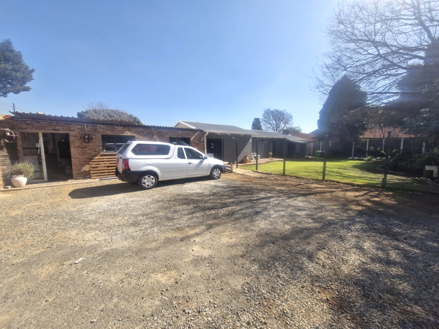 6 Bedroom Property for Sale in Elardus Park Gauteng