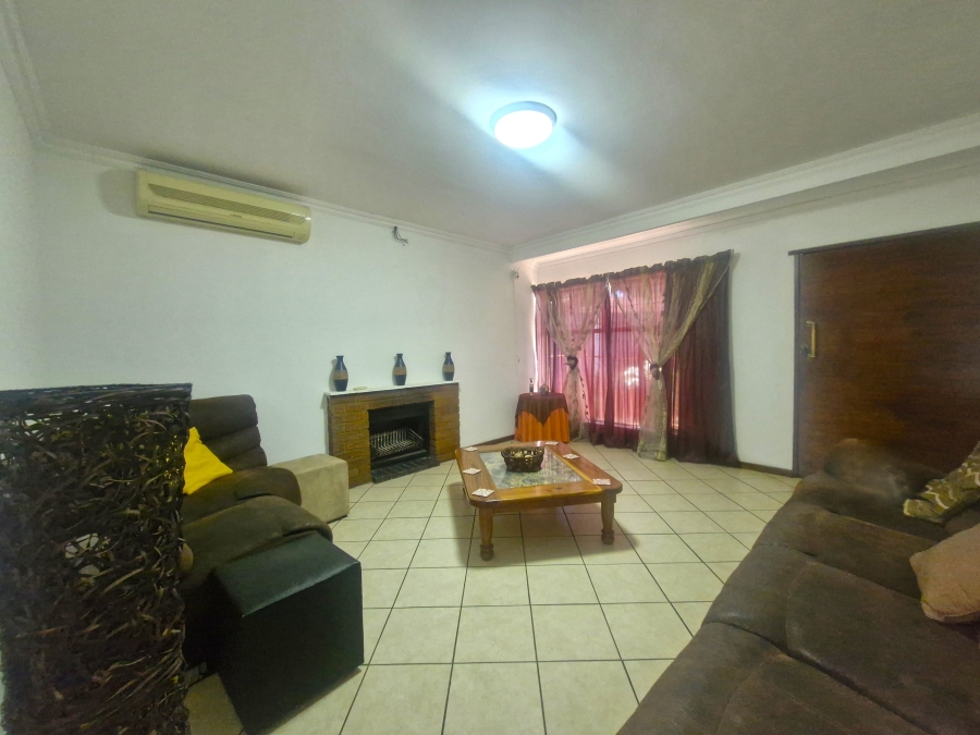 6 Bedroom Property for Sale in Elardus Park Gauteng