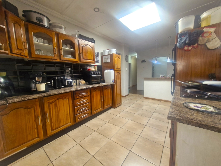 6 Bedroom Property for Sale in Elardus Park Gauteng
