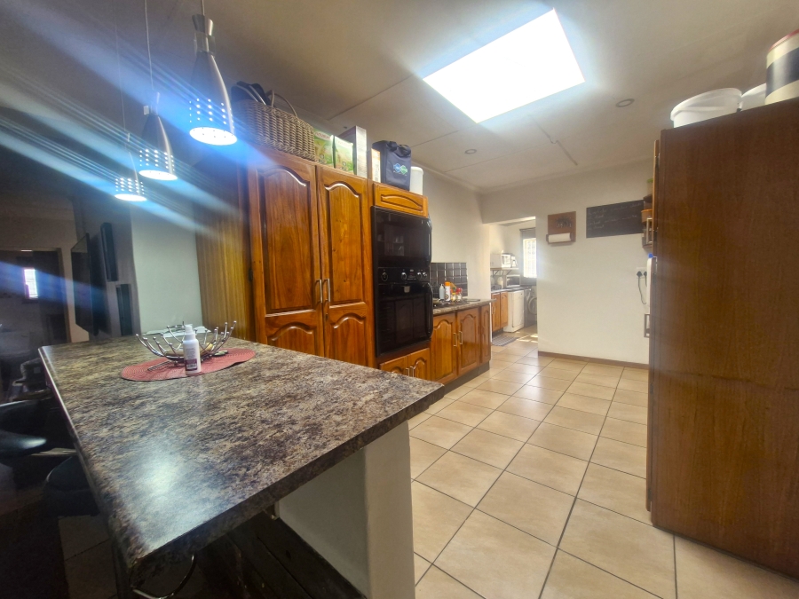 6 Bedroom Property for Sale in Elardus Park Gauteng