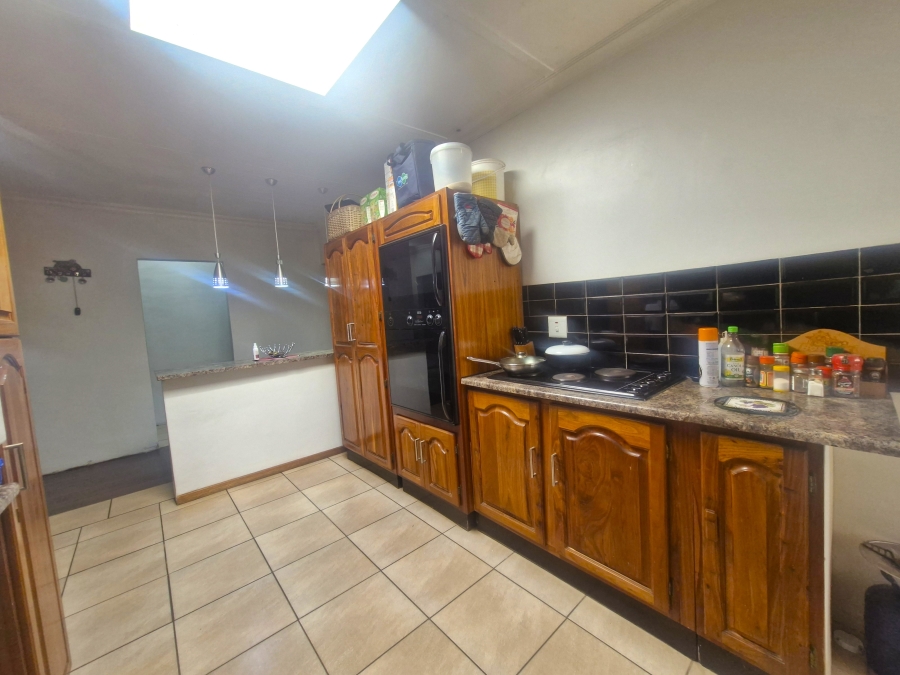 6 Bedroom Property for Sale in Elardus Park Gauteng