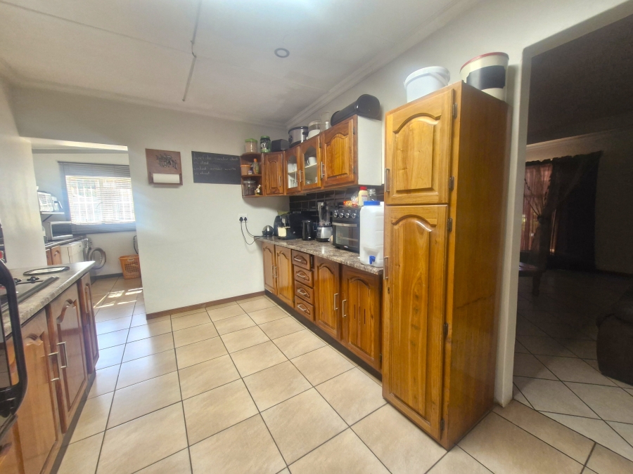 6 Bedroom Property for Sale in Elardus Park Gauteng