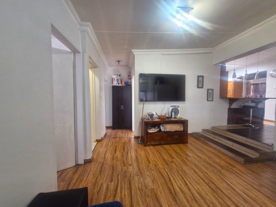 6 Bedroom Property for Sale in Elardus Park Gauteng