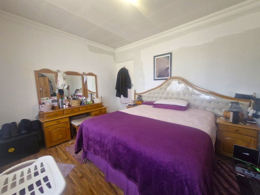 6 Bedroom Property for Sale in Elardus Park Gauteng