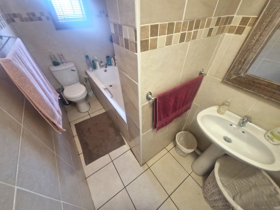 6 Bedroom Property for Sale in Elardus Park Gauteng
