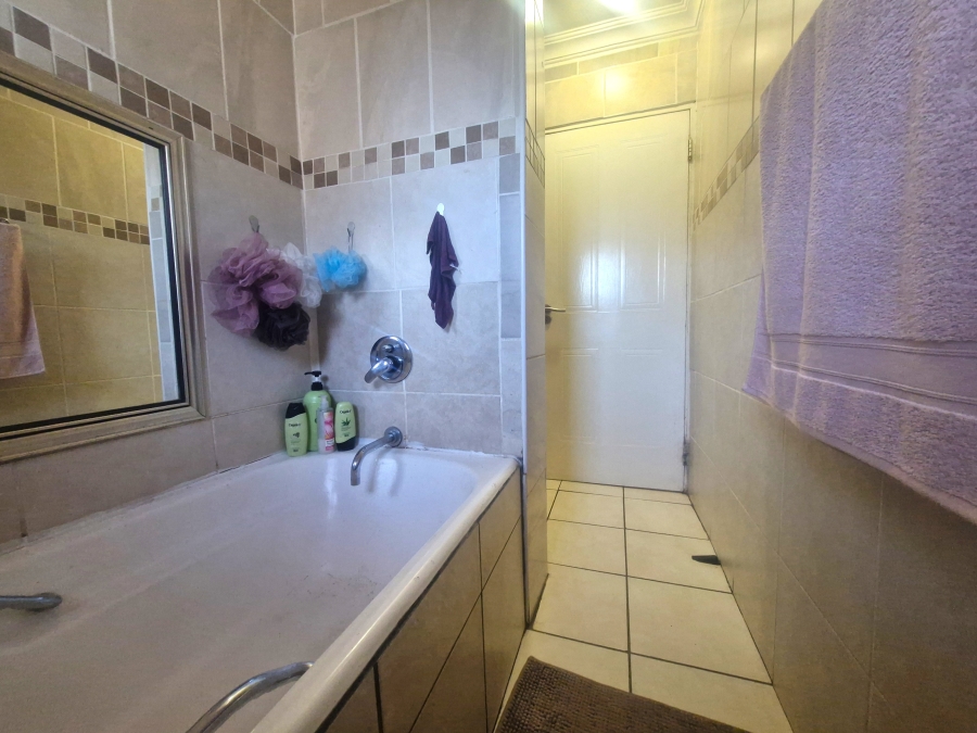 6 Bedroom Property for Sale in Elardus Park Gauteng