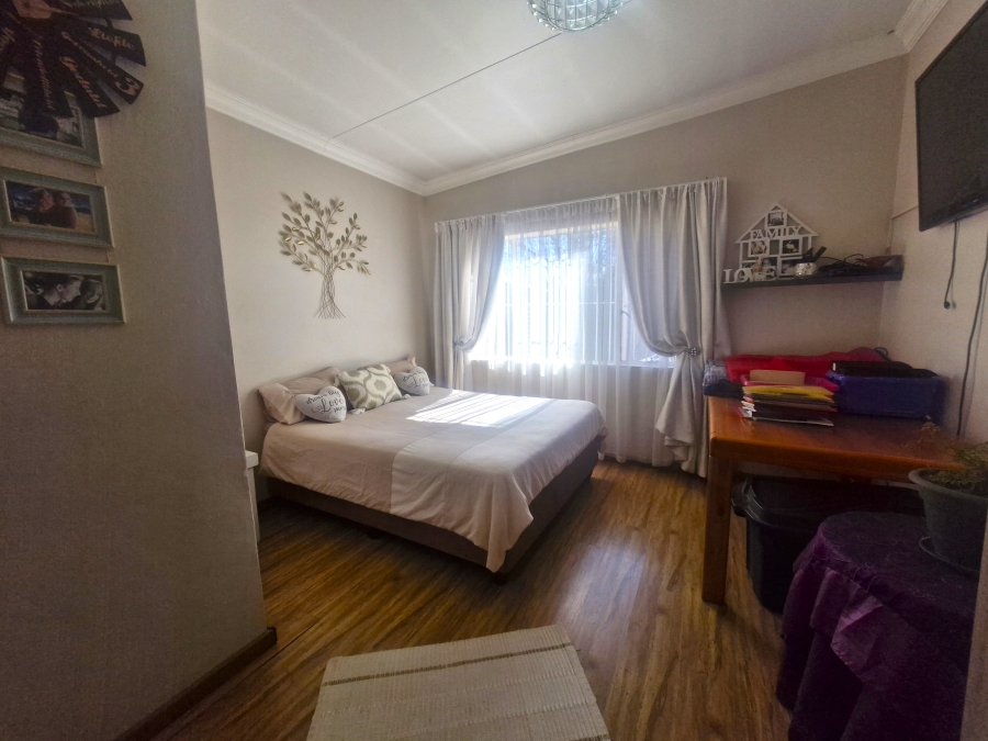 6 Bedroom Property for Sale in Elardus Park Gauteng
