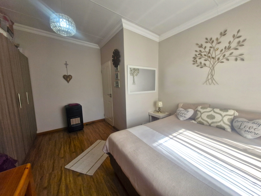 6 Bedroom Property for Sale in Elardus Park Gauteng